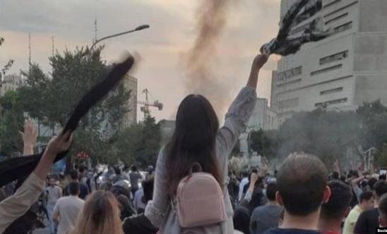 A protestor in Iran during the Woman, Life, Freedom protests
